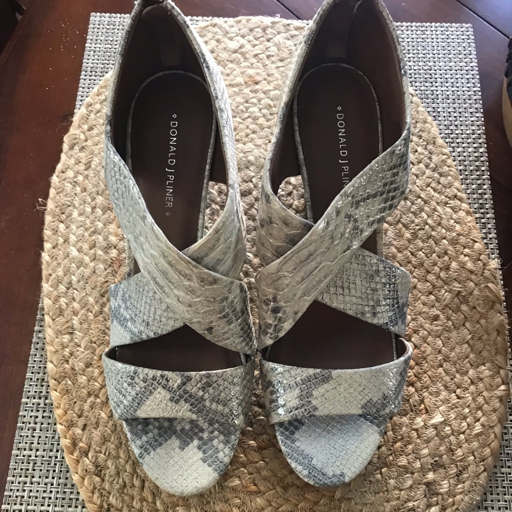 New Donald Pliner wedge shoe